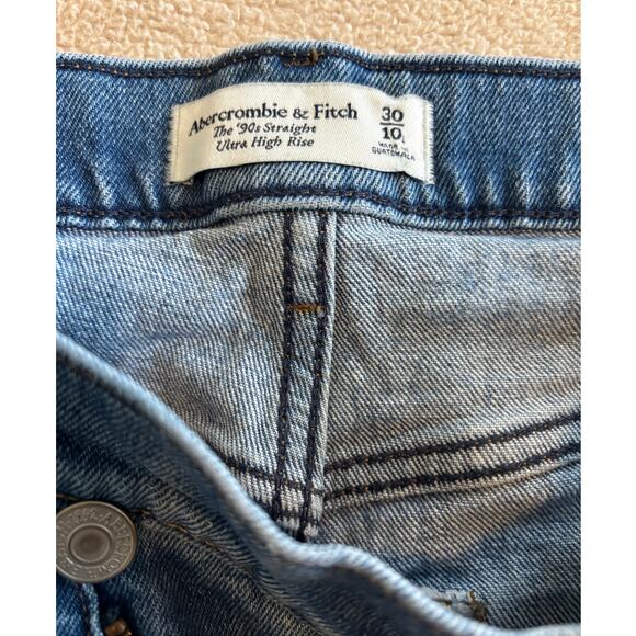 Abercrombie & Fitch Women's 90's Straight Ultra High Rise Jeans - Picture 6 of 10